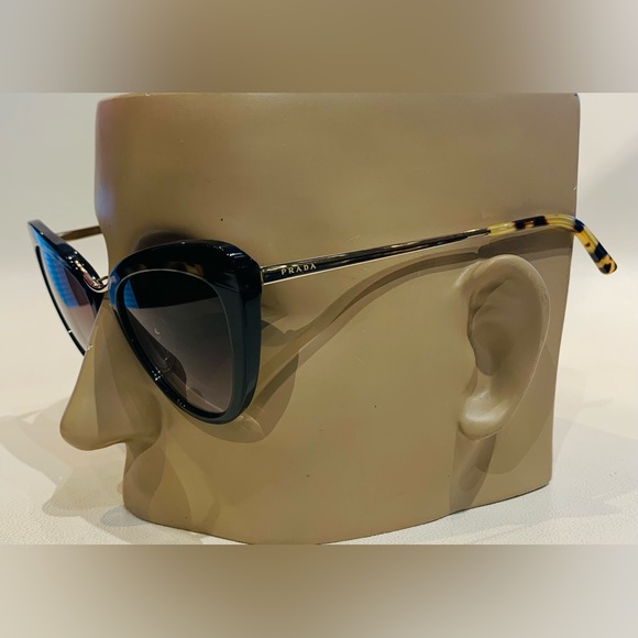 Pre-Owned Prada Sunglasses - Picture 3 of 10